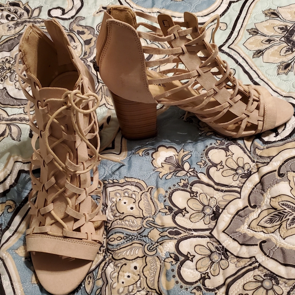 Strappy sandal